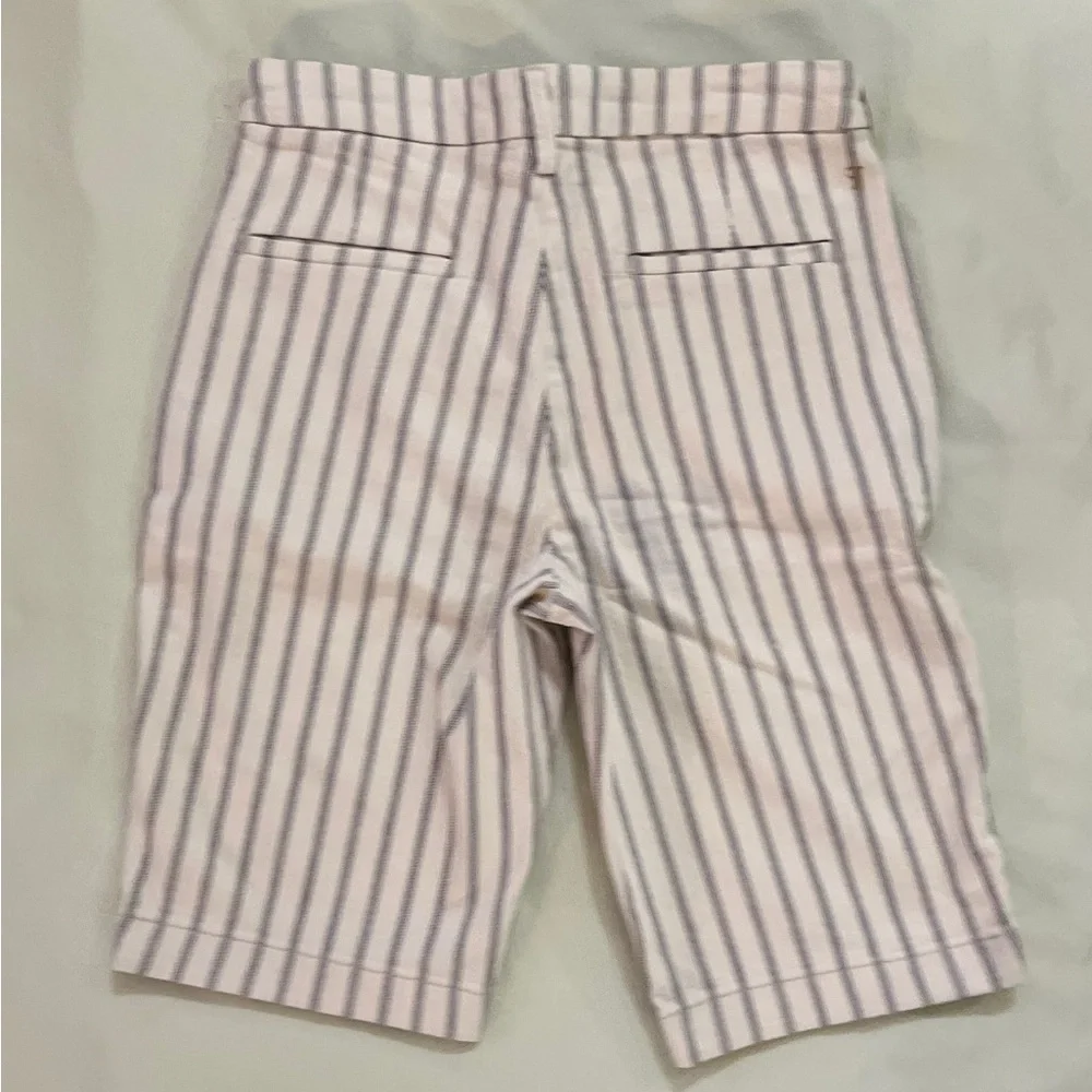 Anthropologie x Pilcro
Size 30 Cream color shorts EUC - Picture 14 of 16